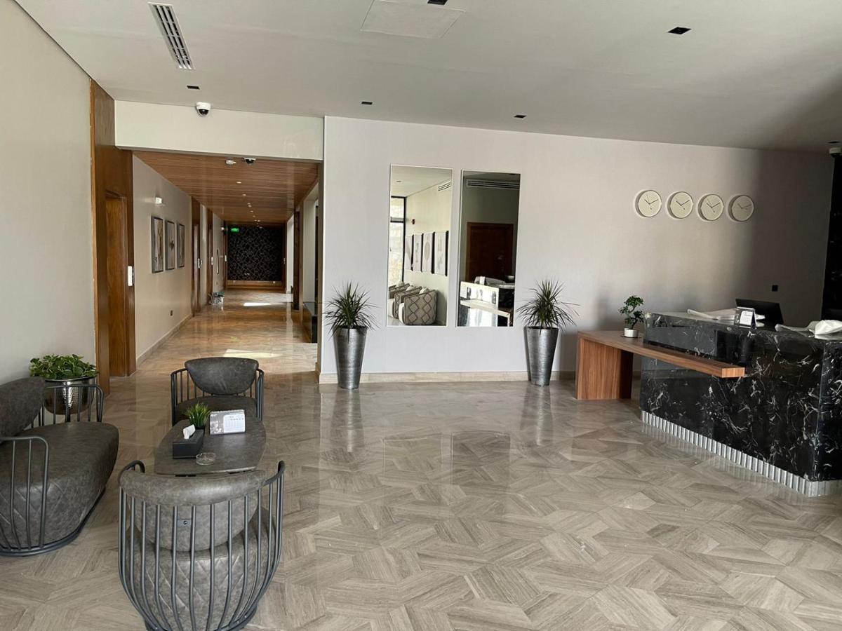 Voyage Hotel *